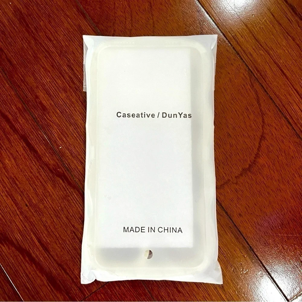 NWT Caseative Cute Curly Wave Frame Shape Shockproof Soft iPhone Case 11 Pro Max